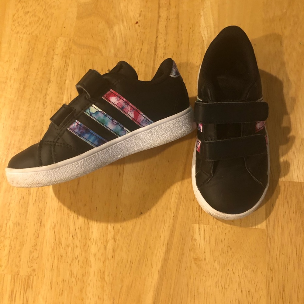 Adidas tie-dye girls superstar sneakers size 8